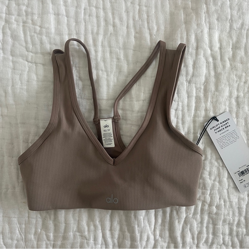 ALO Yoga Airlift Ribbed Jump Start V-Neck Sports Bra